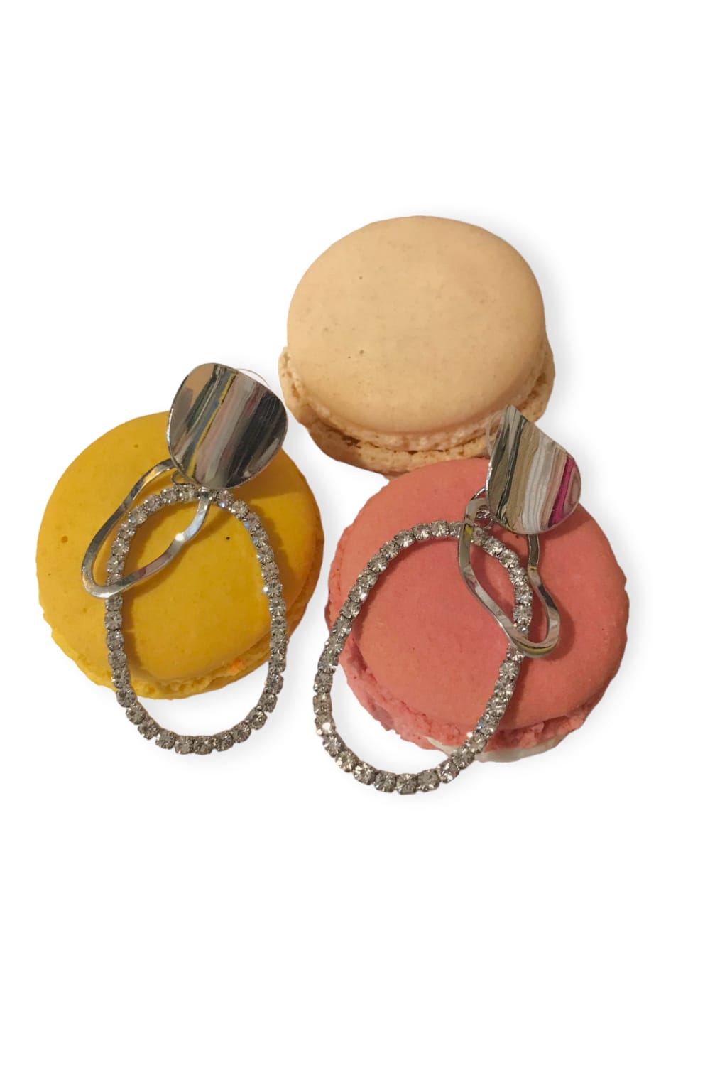 Hopeanväriset roikkuvat strassikorvakorut