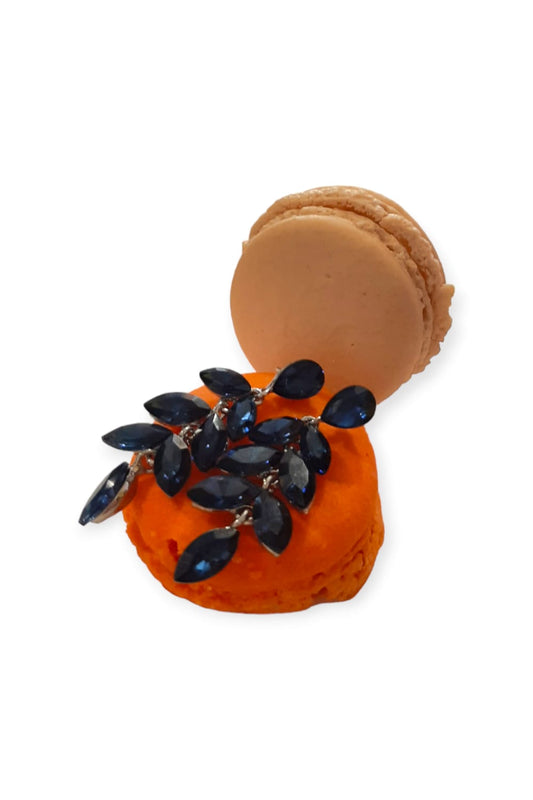 Siniset strassikorvakorut, lehdet