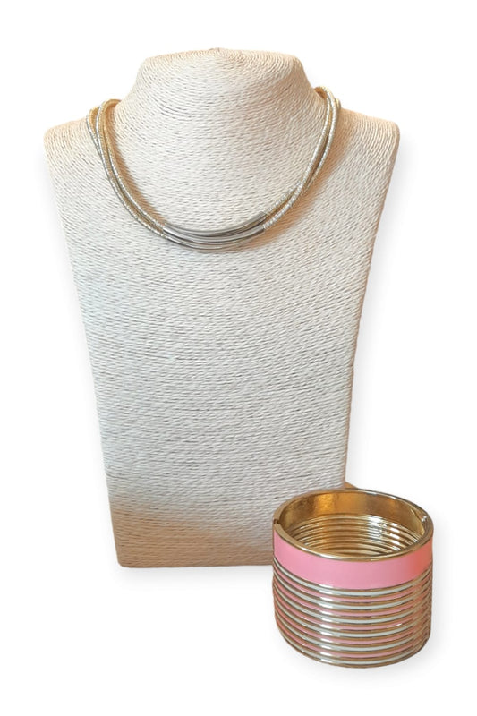 Kullanvärinen kaulakoru