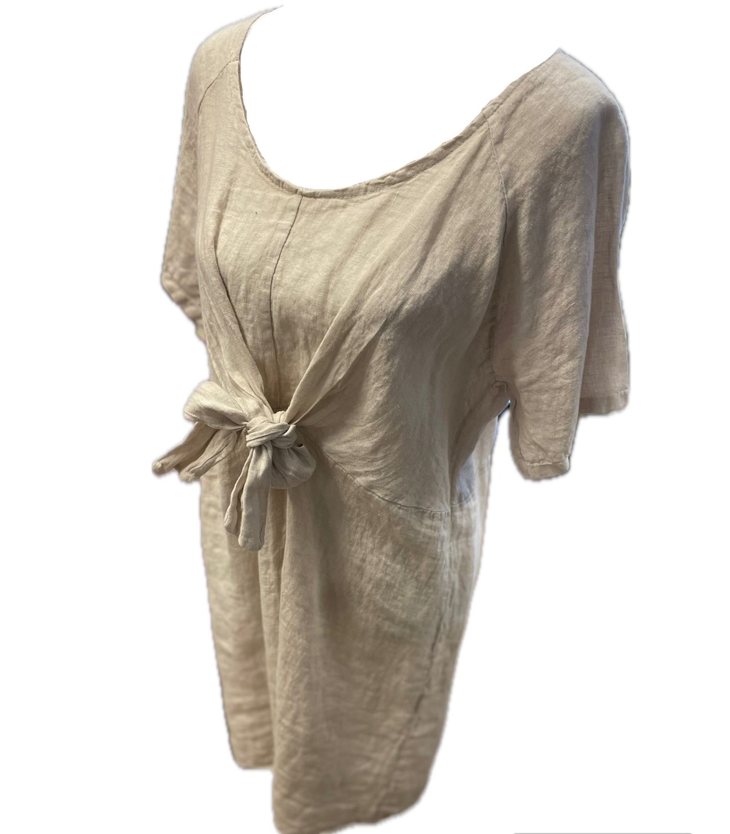 Beige pellavatunika solmimisnauhoilla