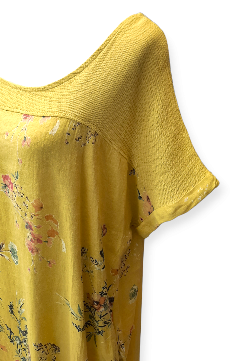 Keltainen kukallinen pellavamekko