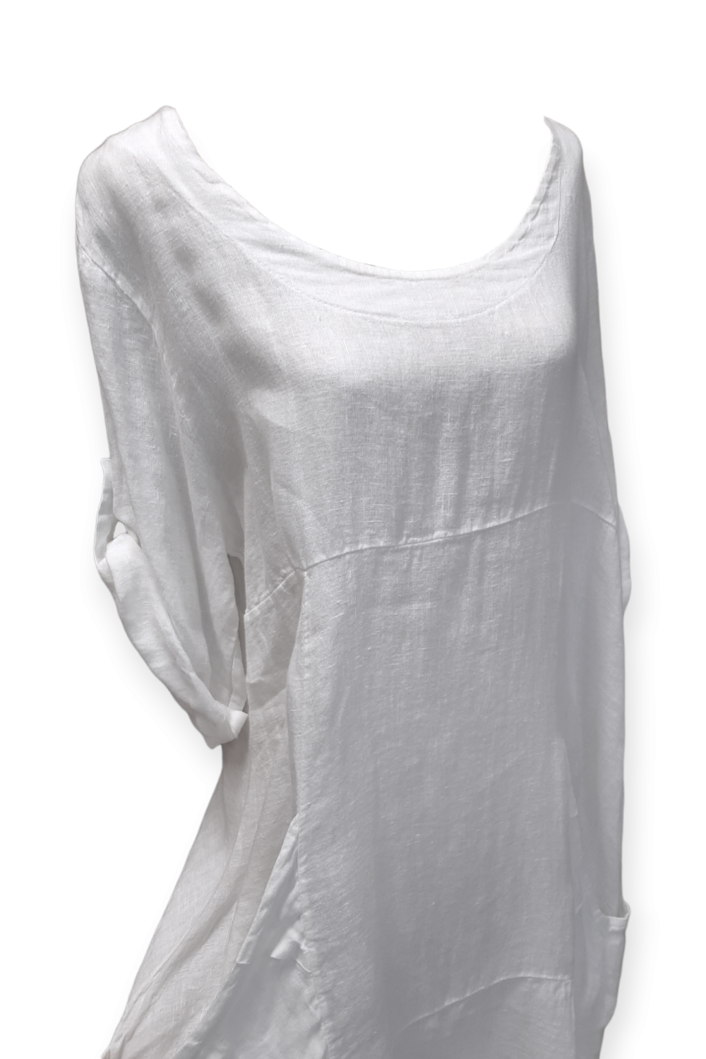 Valkoinen pellavatunika kaarevilla taskuilla