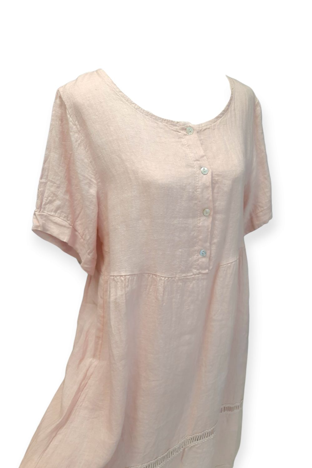 Vaaleanpunainen pellavamekko pitsihelmalla