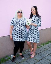 M&R Trikoomekko, mustavalkoinen