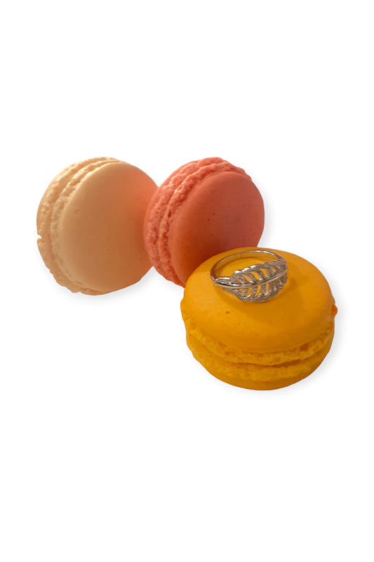 Lehtikuvioitu sormus