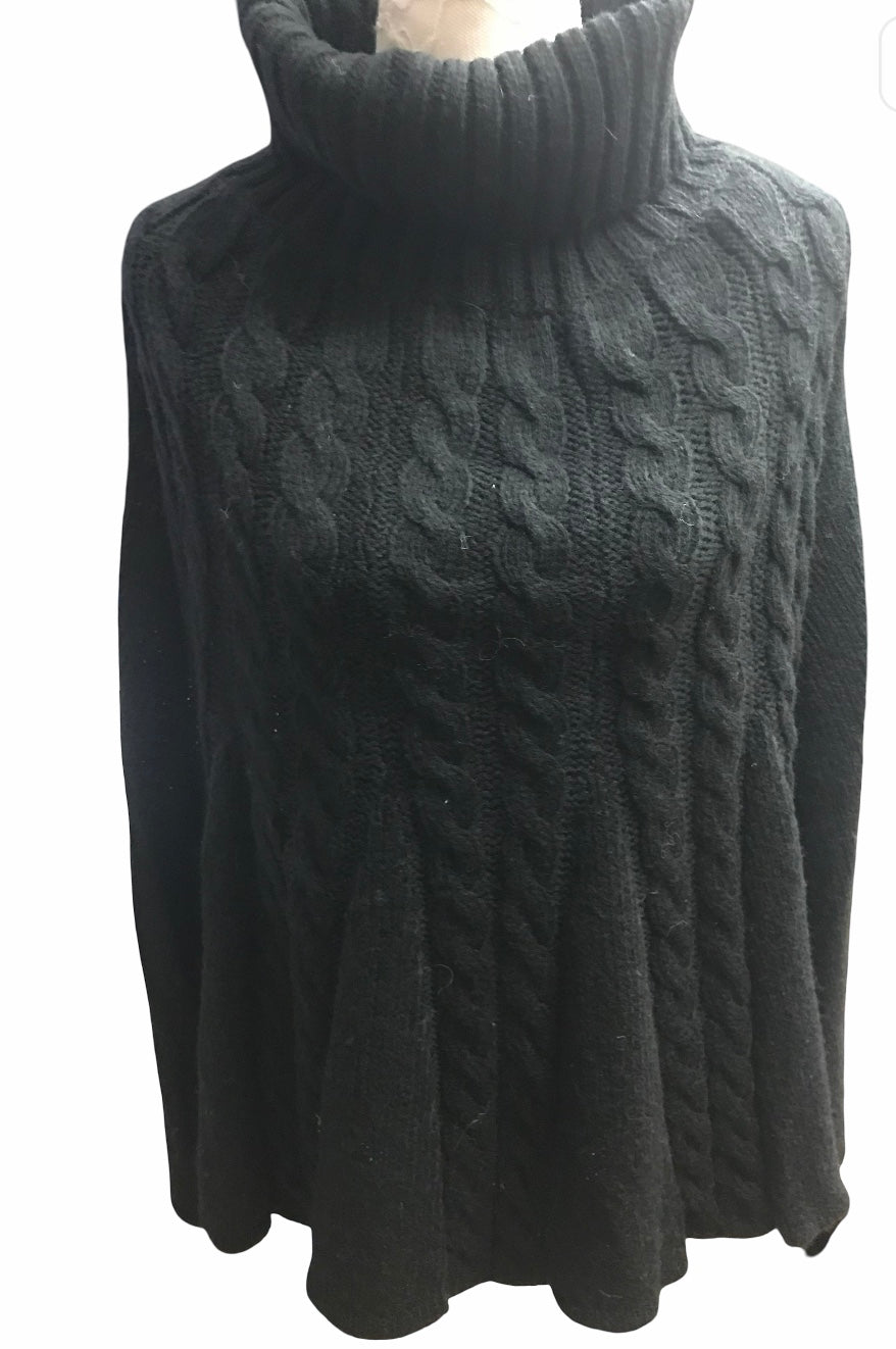 Musta neuleponcho