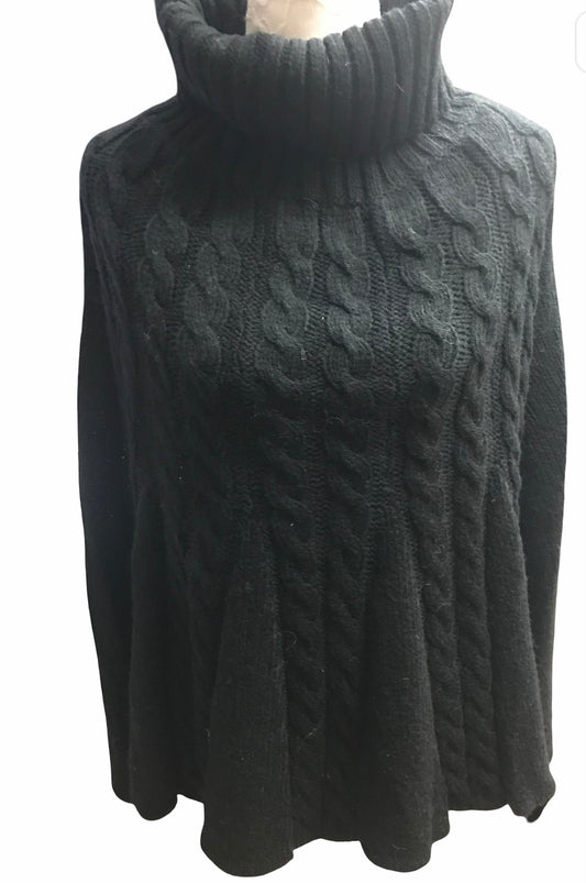 Musta neuleponcho