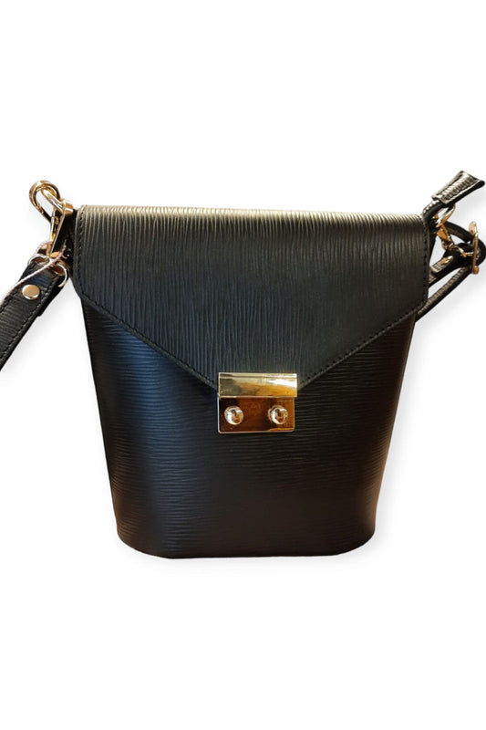 Musta teksturoitu nahkalaukku