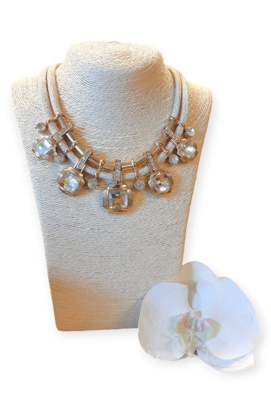 Säkenöivä kaulakoru, luonnonvalkoinen