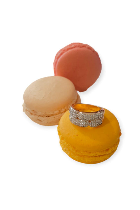 2 rivinen strassisormus