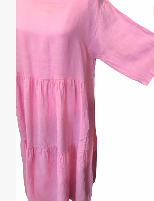 Vaaleanpunainen pitkä pellavamekko frillalla