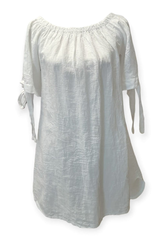 Valkoinen pellavatunika ruseteilla