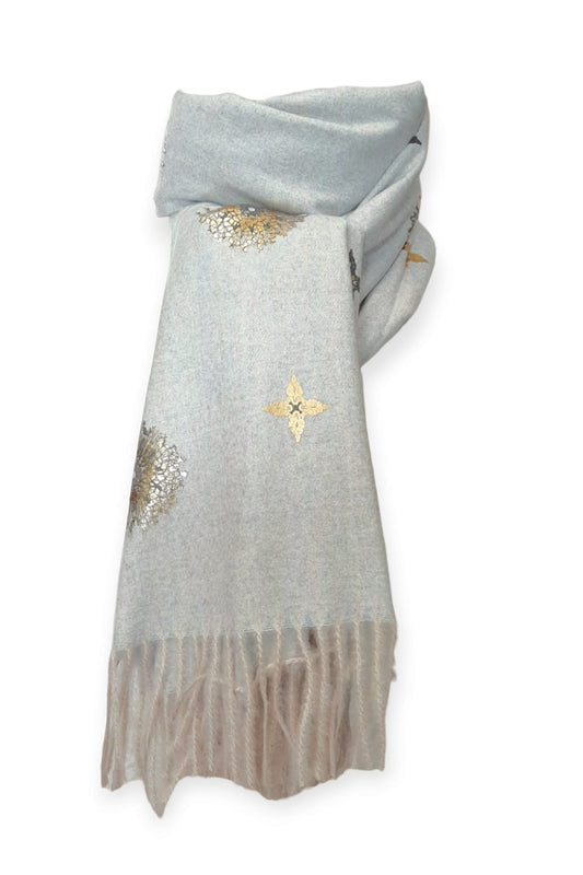 Vaaleansinimeleerattu cashmere -huivi hiutaleilla