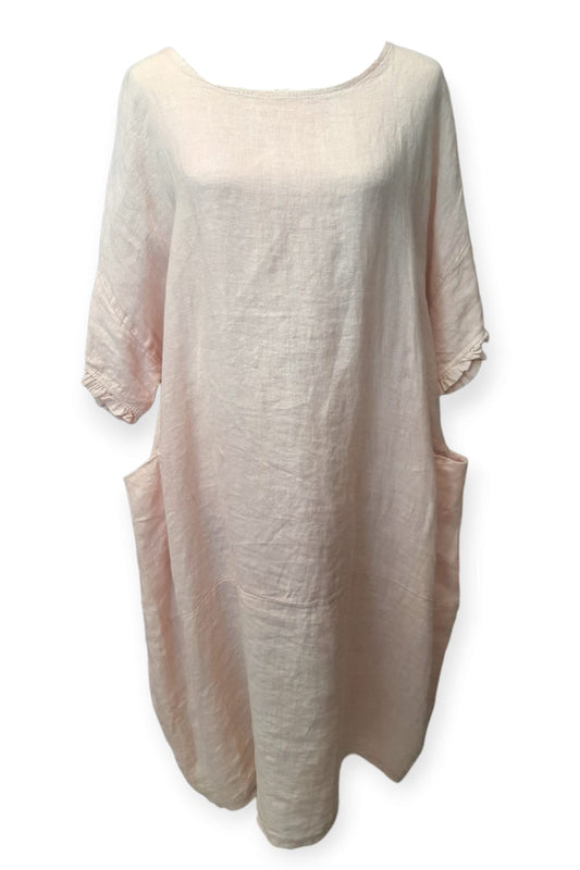 Vaaleanpunainen pellavamekko etusaumalla