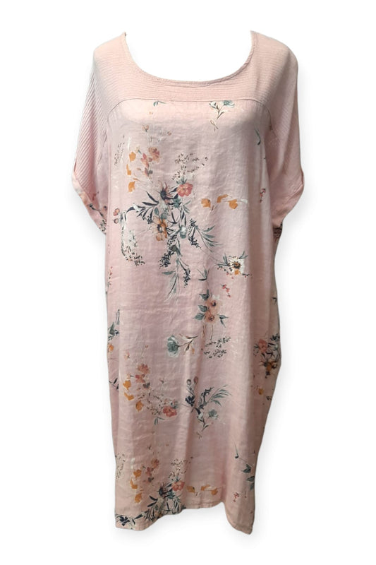 Vaaleanpunainen kukallinen pellavamekko