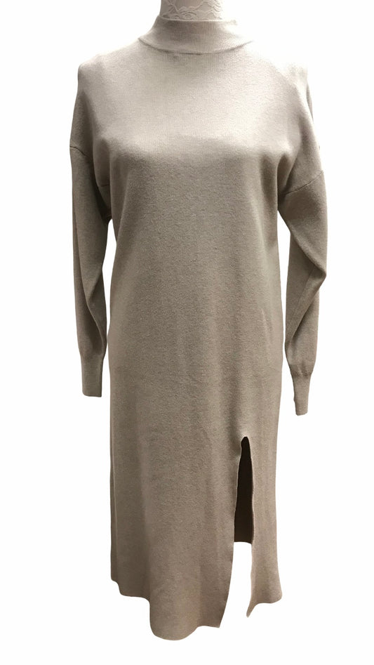 Pitkä Neulemekko halkiolla beige