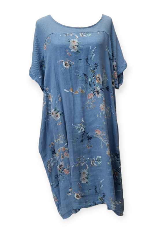 Sininen kukallinen pellavamekko